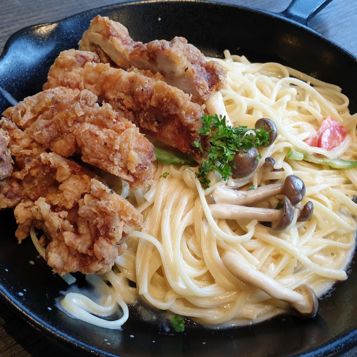 Cream Sauce Spaghetti with Chicken Chop