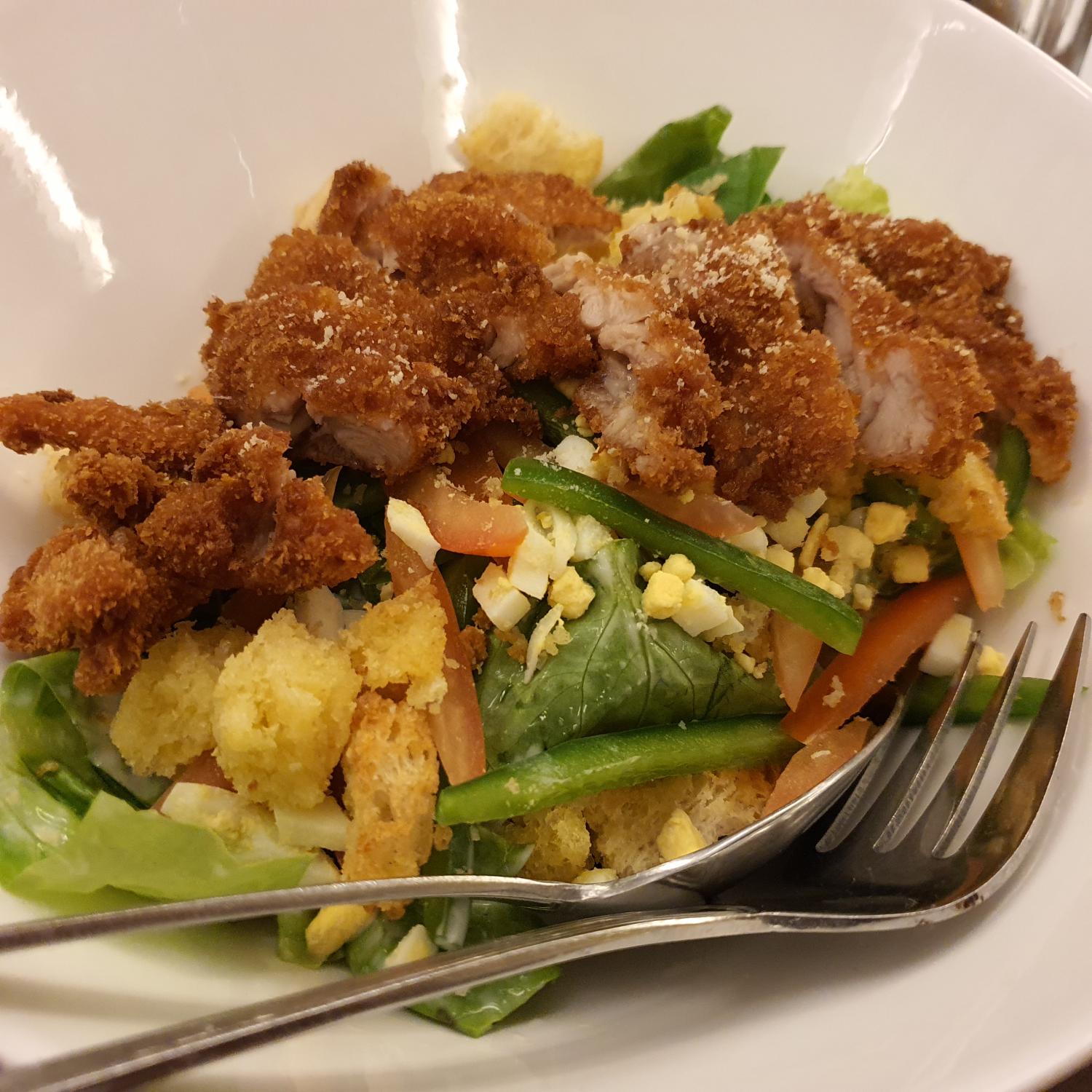 Caesar's Salad with Breaded Chicken