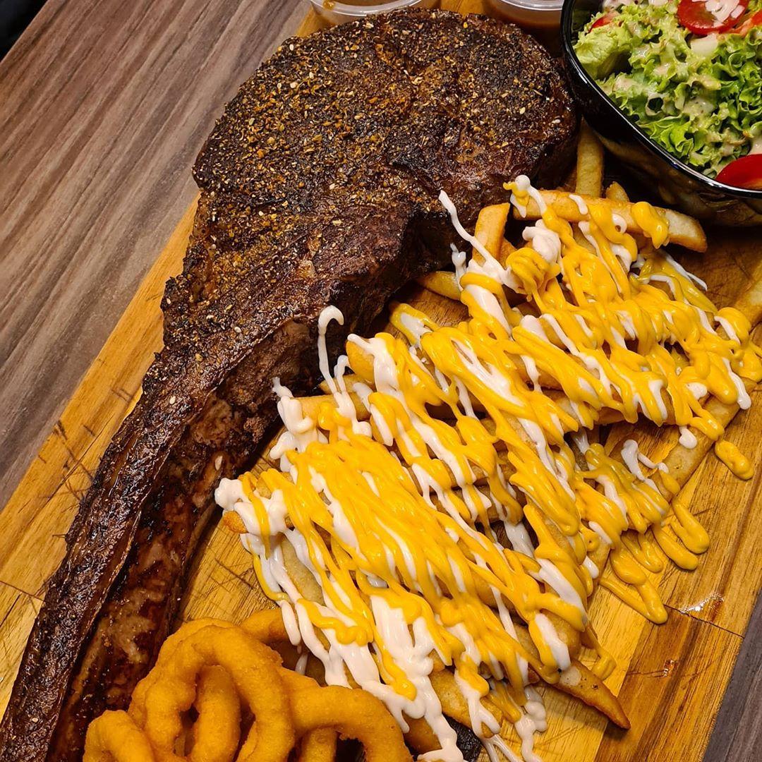 Tomahawk Steak