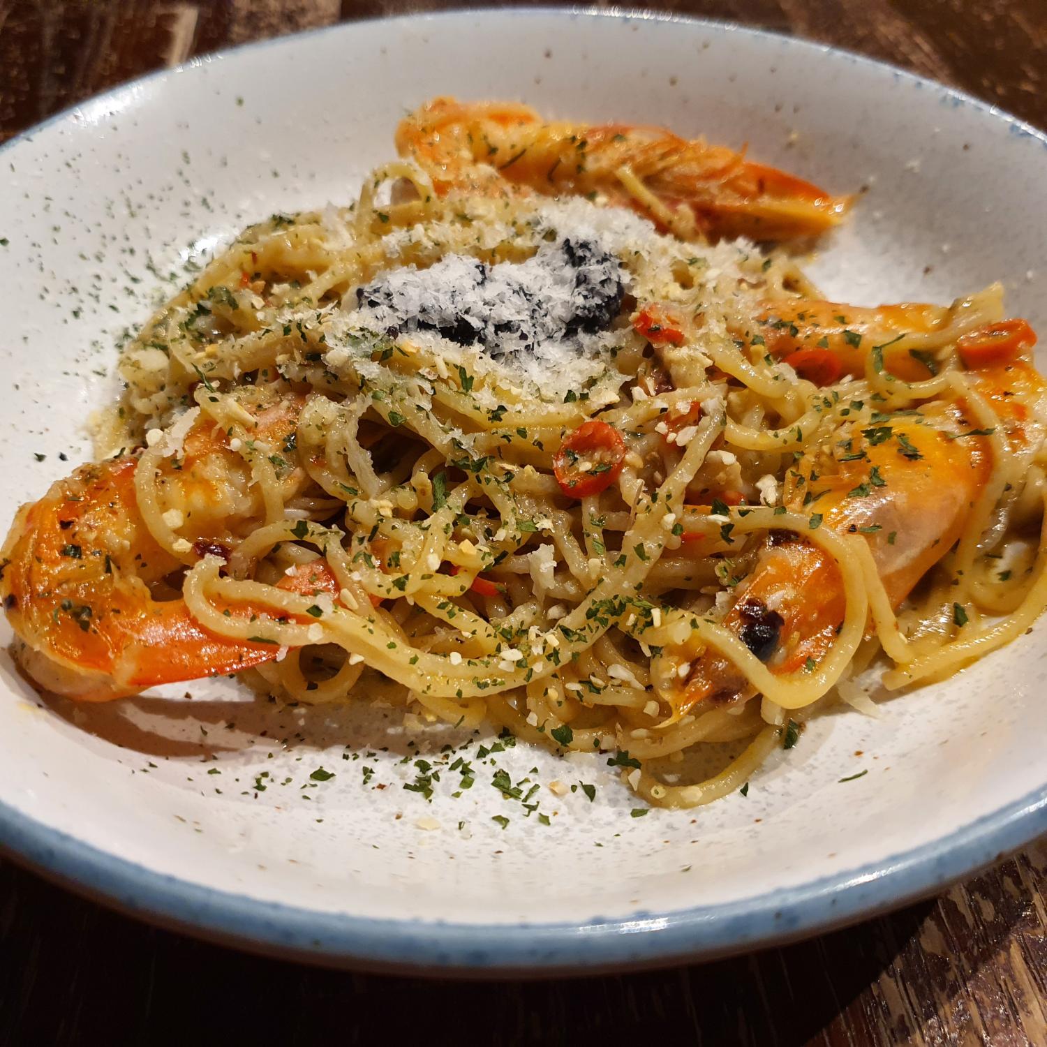 Aglio Olio Spaghettini with Caviar and Prawns