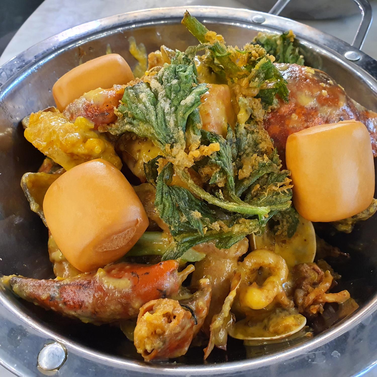 Signature Shellwok with Salted Egg Sauce