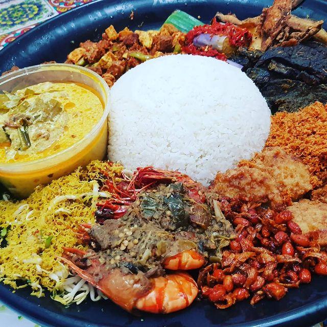 Nasi Ambeng Platter at Pu3 Restaurant - Halal Tag Singapore