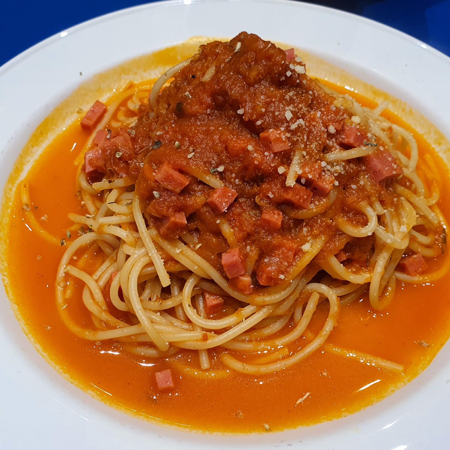 Spaghetti in Homemade Tomato Sauce with Chicken Ham