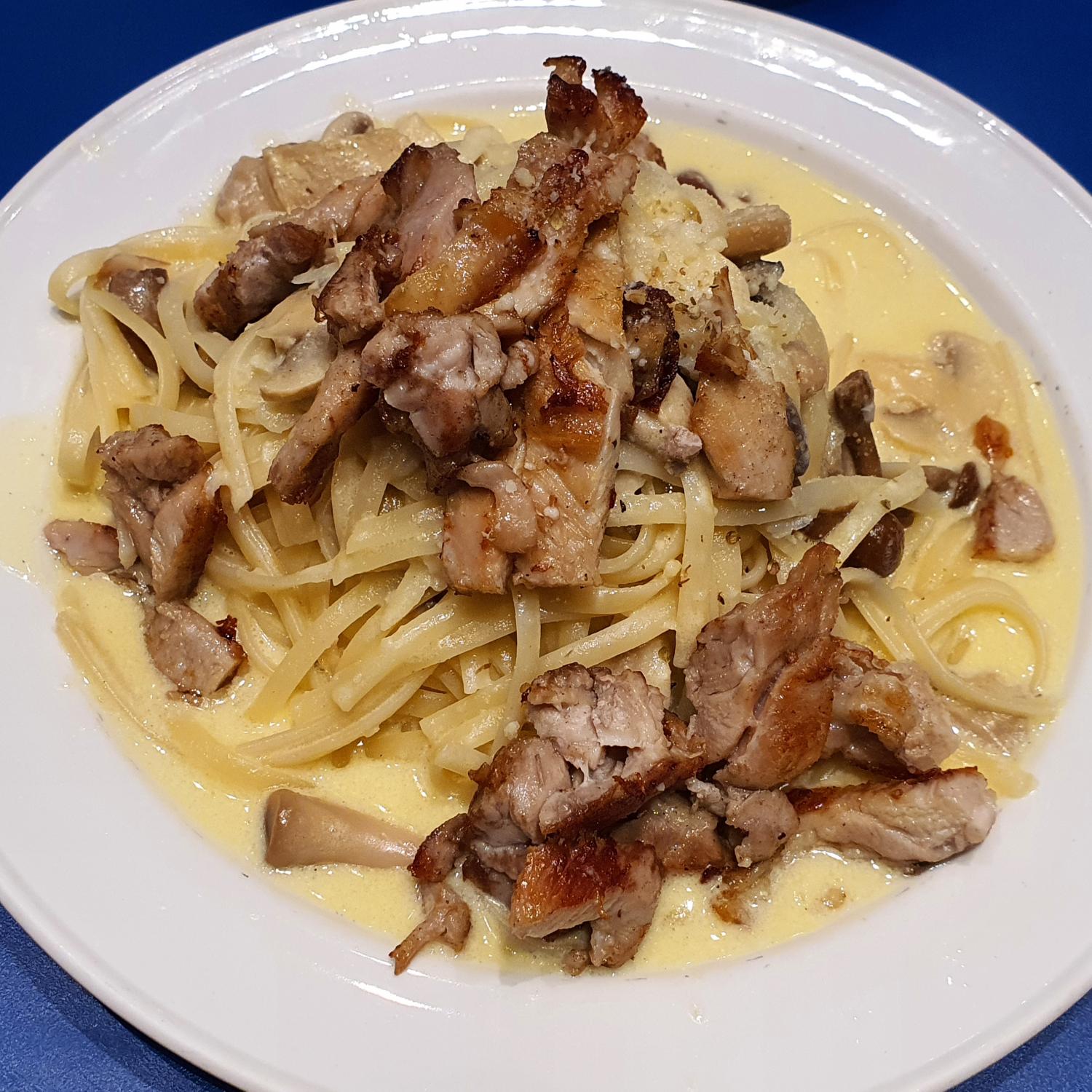 Creamy Linguine with Chicken and Fungi