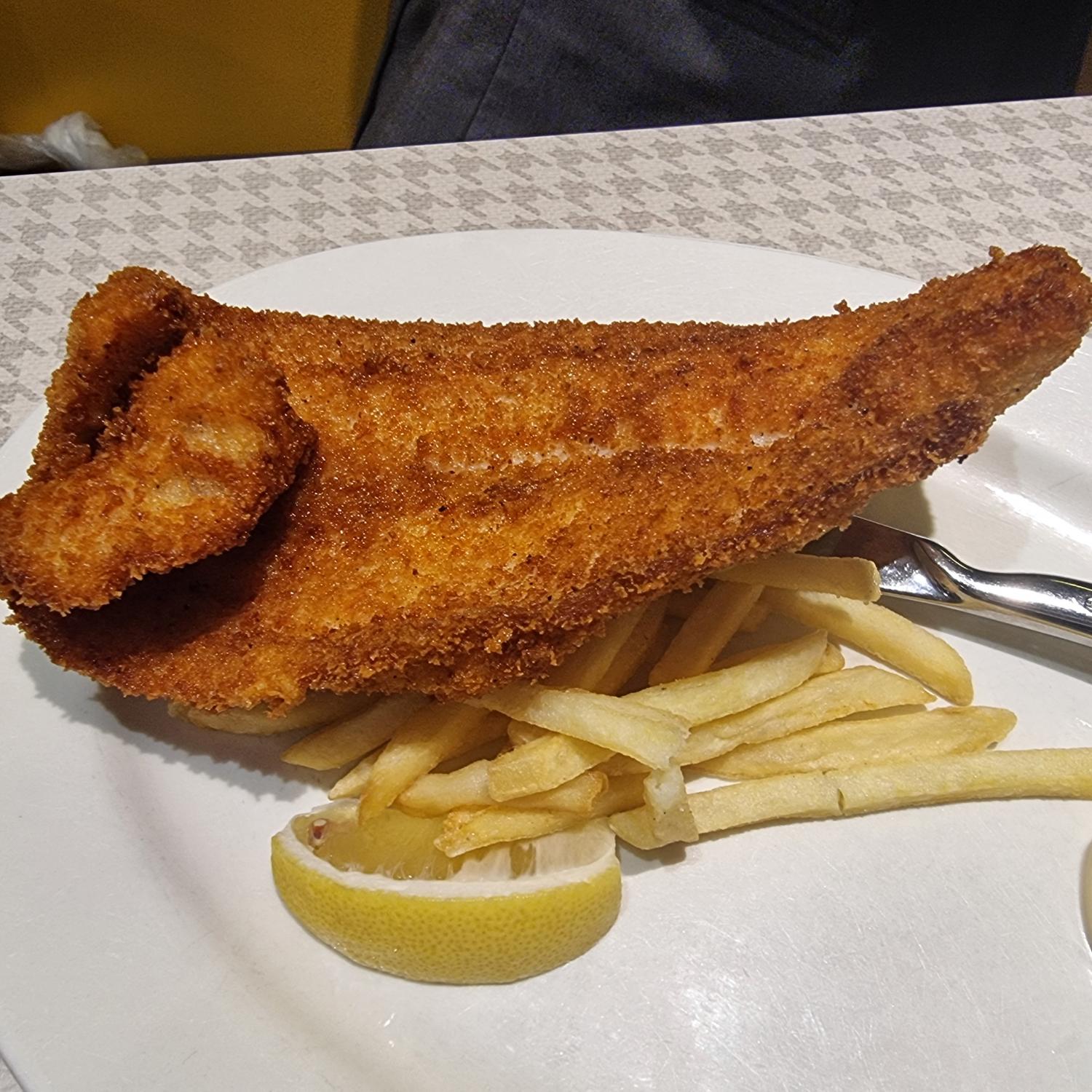 Golden Fish Fry with Tartar Sauce