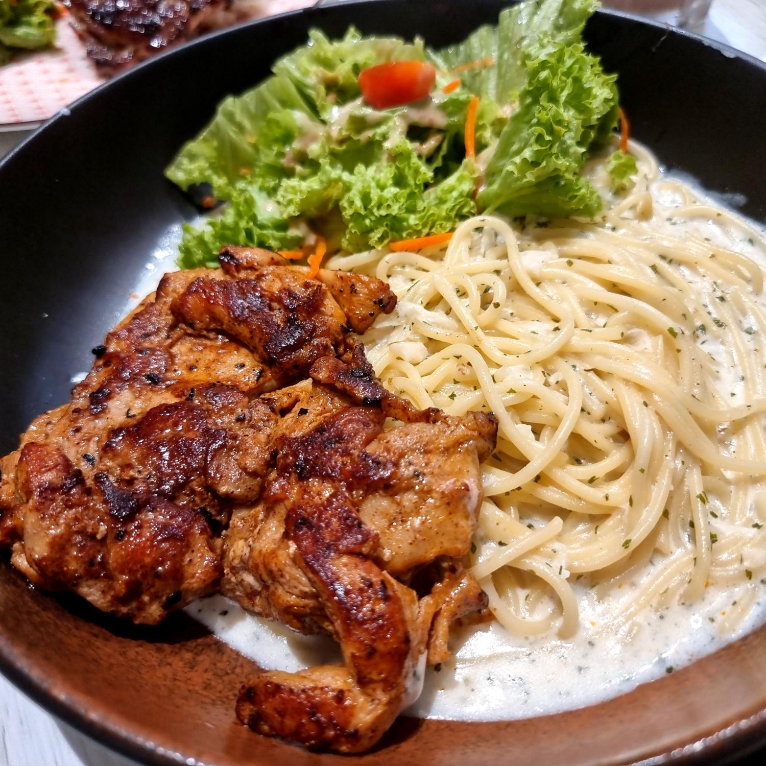 Pasta with Grilled Chicken Chop