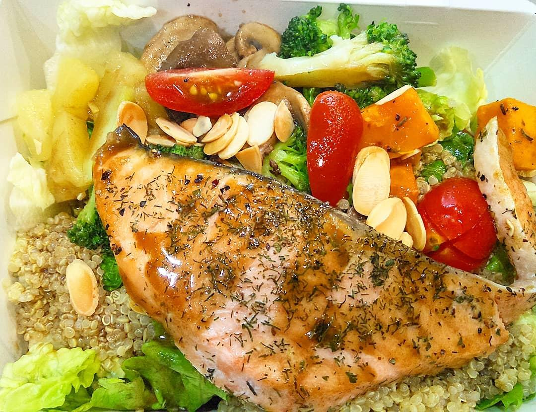 Baked Salmon with Salad