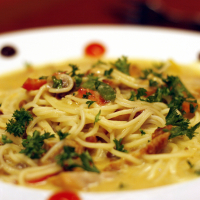 Chicken Spaghetti with Cream Sauce